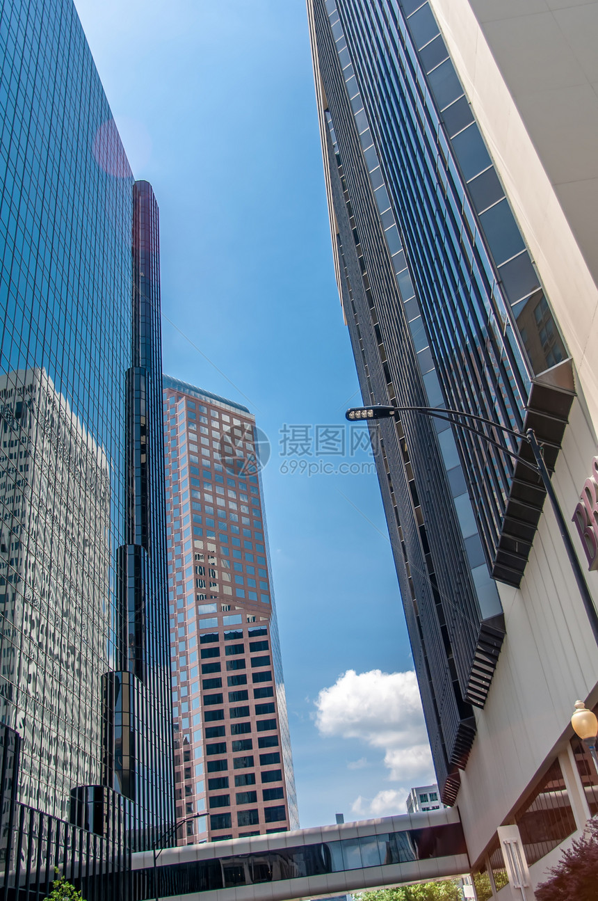 高大的城市高层建筑建筑摩天大楼地标市中心景观都市金融住宅区商业办公大楼图片