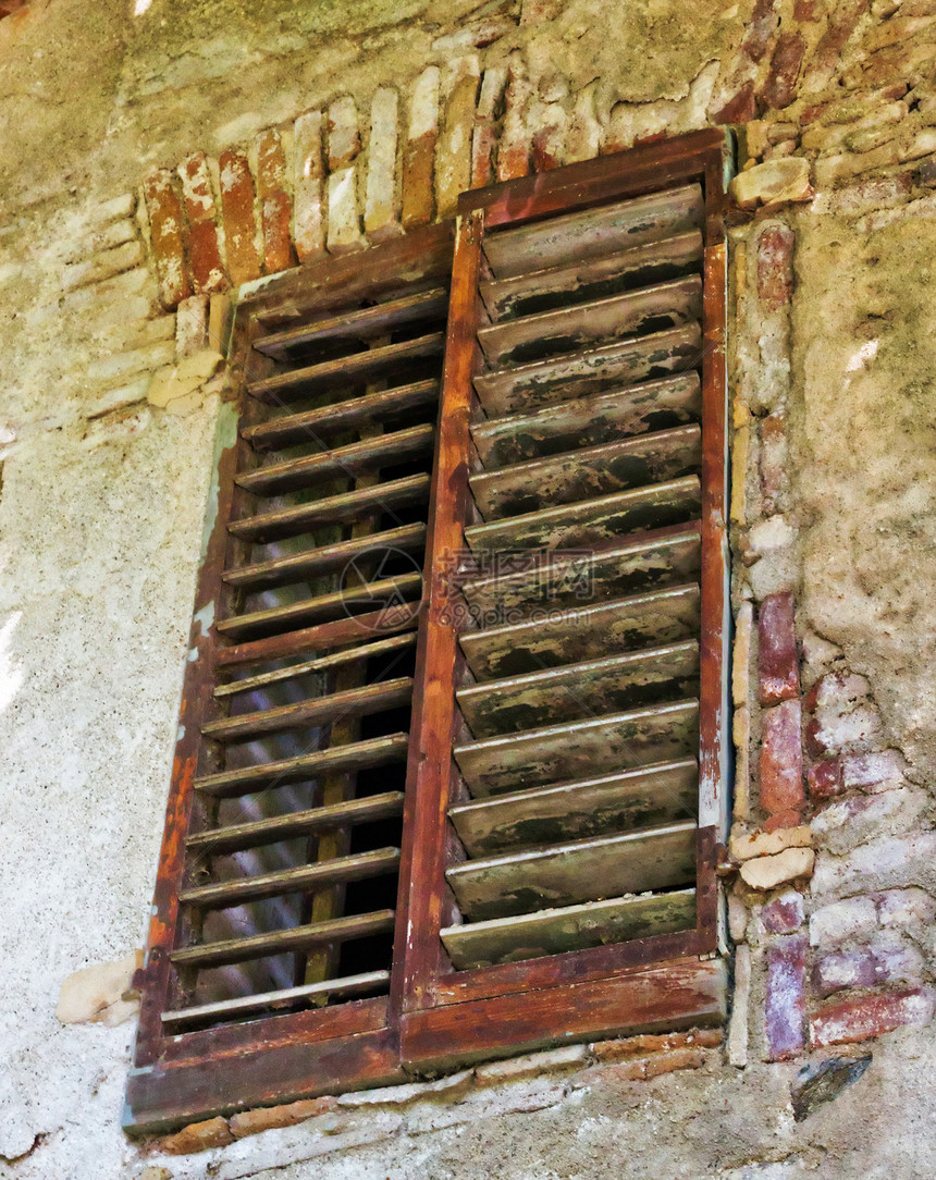 旧窗口建造财产木材材料村庄木头建筑师反射建筑乡村图片