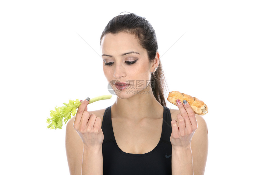 妇女持有蛋糕和西莱里Celery饮食健康白色头发女士育肥香肠食物蔬菜采摘图片