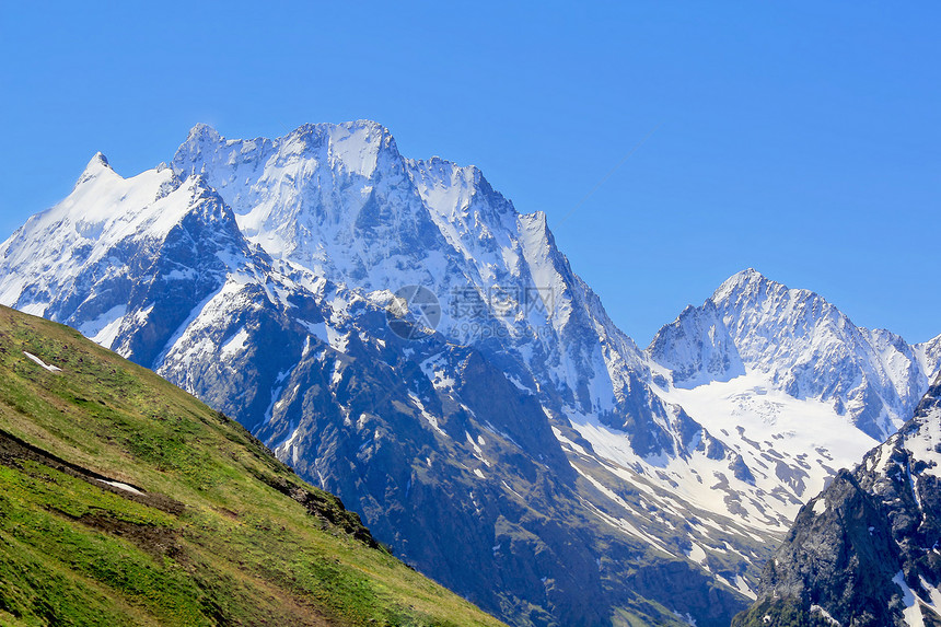 俄罗斯高加索地区的落基山脉地区高度悬崖风景冰川顶峰首脑爬坡岩石石头图片