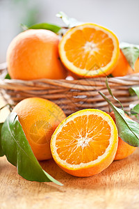 新鲜橙子木篮叶子分支机构水果篮子照片树叶橘子高清图片