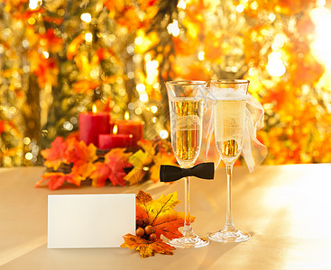 带有概念性异性装饰的香槟酒杯烛光魅力订婚接待异类派对长笛名片婚宴酒精背景图片