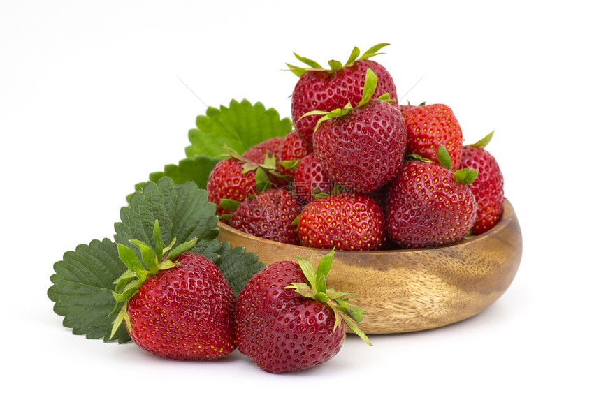 新鲜草莓花园白色水果水平浆果饮食宏观叶子红色绿色图片