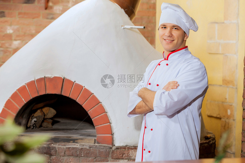 年轻男厨师厨房餐厅烹饪微笑面团男人面粉工作职业美食图片