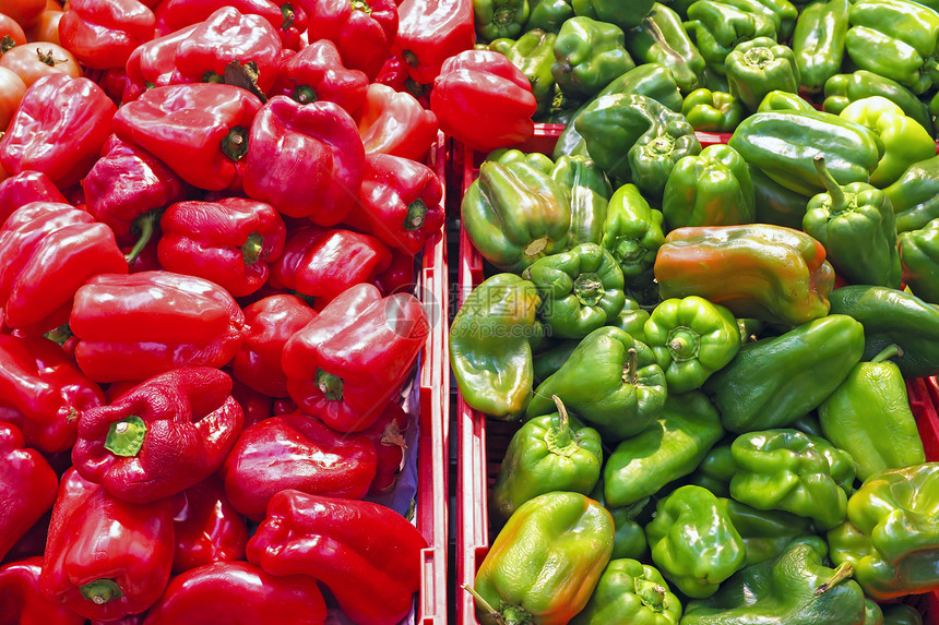 超市的有机绿色和红色甜辣椒植物农场烹饪食欲食物饮食花园营养胡椒沙拉图片