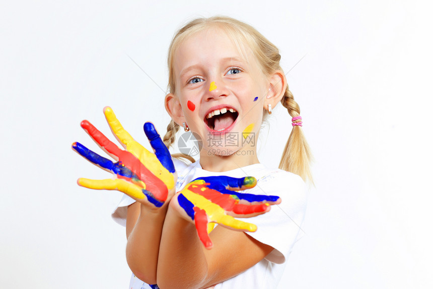 手上涂着油漆的幸福的孩子乐趣创造力童年身份艺术家教育画家艺术品快乐工艺图片