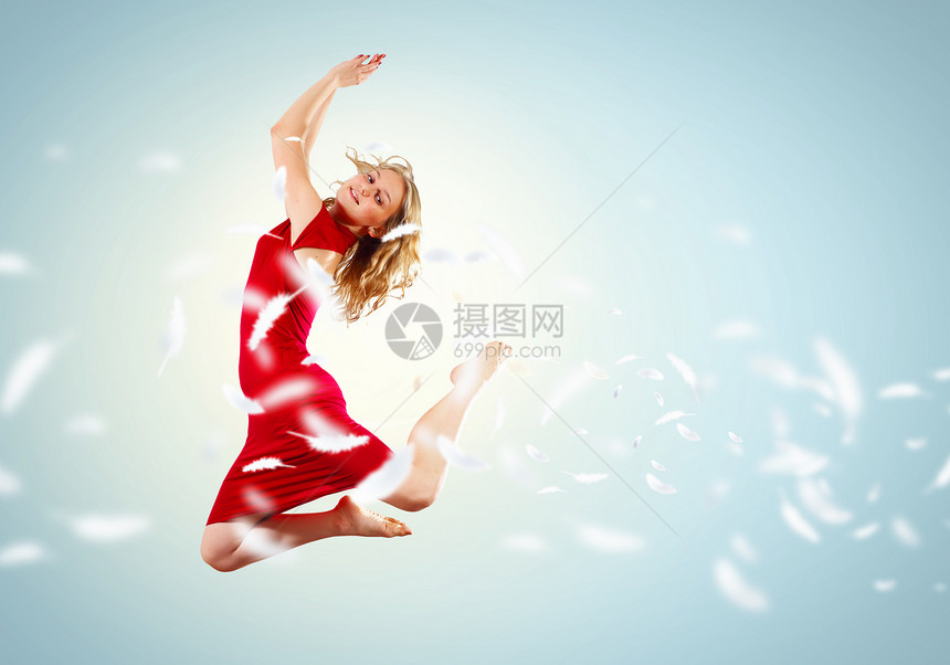 浮动的年轻女孩女性金发女郎魔法金发翅膀星星蓝色风景幸福故事图片