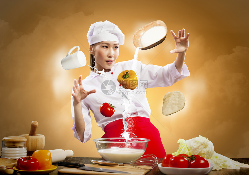 亚洲女性用魔法烹饪沙拉空气杯子女孩饮食围裙胡椒帽子成人面粉图片