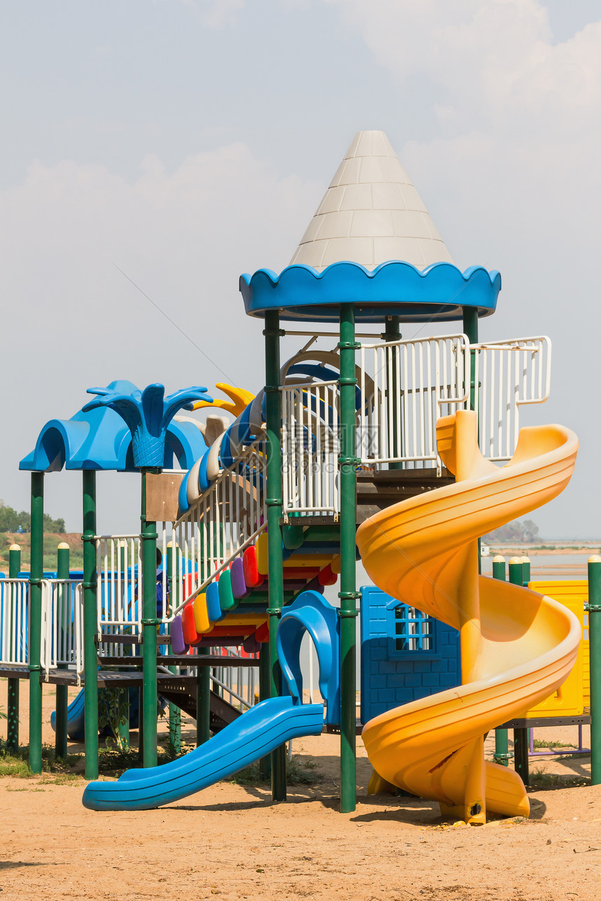 现代儿童游乐场梯子城堡栏杆娱乐玩具孩子城市校园阳光橡皮图片