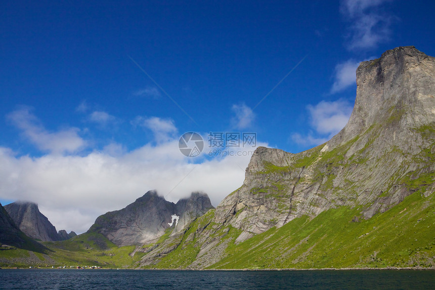 洛弗顿海岸晴天全景蓝色山峰海岸线风景山脉海洋悬崖图片