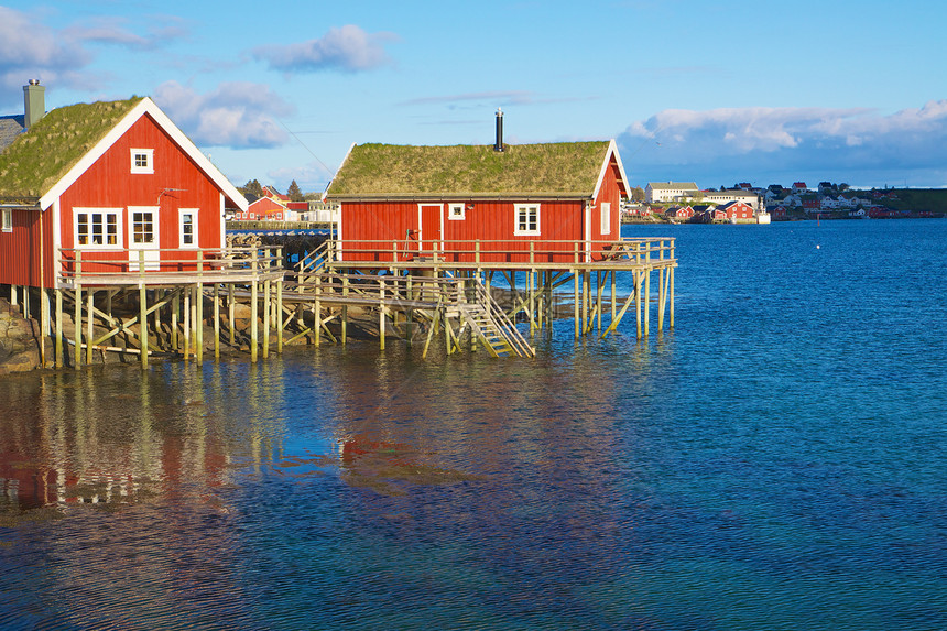 挪威渔屋旅游屋顶小屋海岸晴天村庄码头房子海洋钓鱼图片