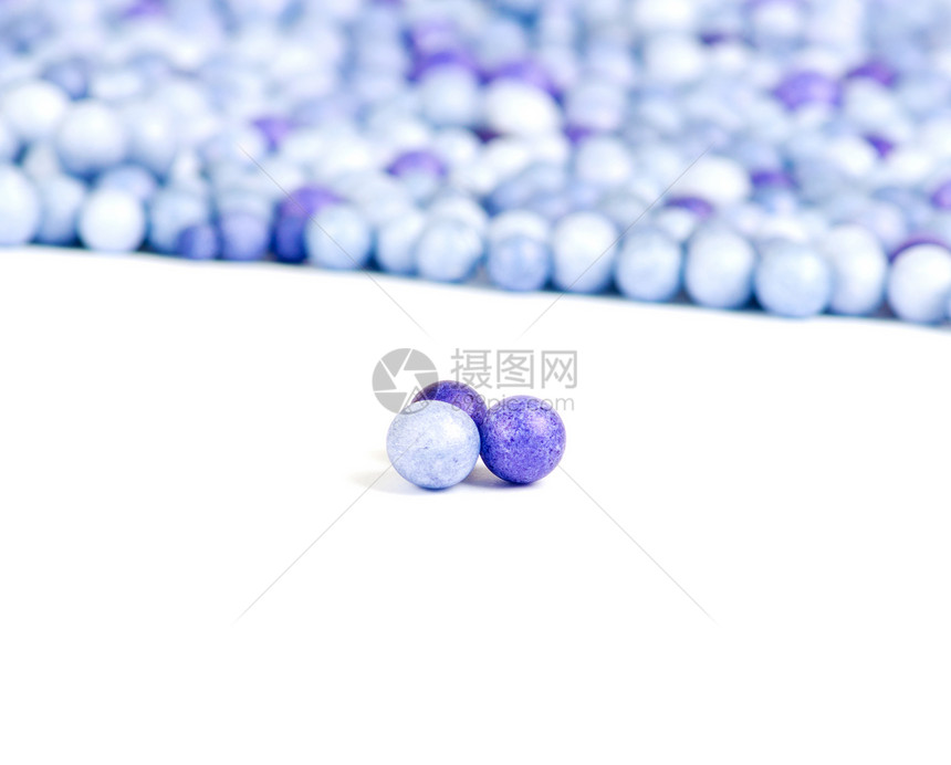 一个蓝色和两个紫色的小珍珠项链艺术珠子手工宝藏工艺宝石手工业礼物爱好图片