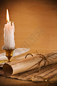 旧纸和蜡烛卷背景图片