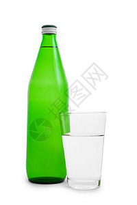 绿色瓶子和加水玻璃背景图片