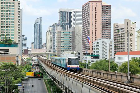 曼谷与商业建设连接的天际火车建筑过境天空旅行街道民众铁路交通车站轻轨背景图片