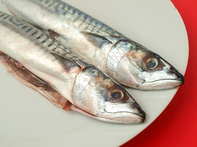 Raw 竹鱼鱼眼睛木板海鲜盘子盐水美食菜板工作室脂肪食物背景图片