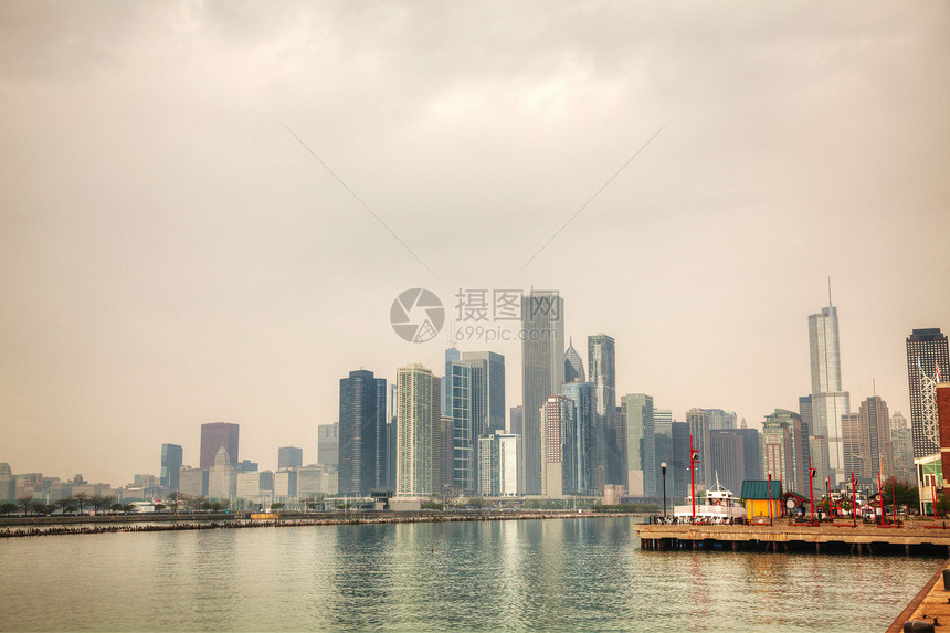 芝加哥市中心 IL 在阴云的一天城市建筑天空码头旅游全景景观旅行海岸线海军图片