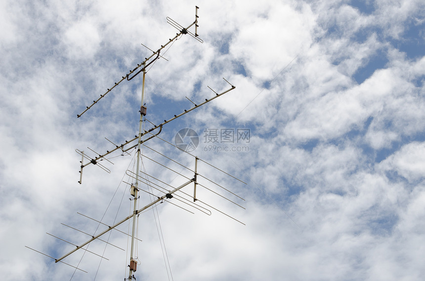 明蓝天空高频触角背景通讯脑袋雷达天空电缆接待八木图片