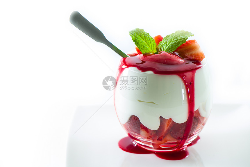 草莓奶油营养美食香草鞭打牛奶早餐浆果水果酸奶饮食图片