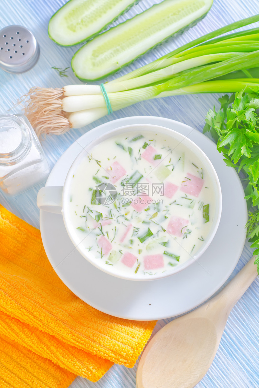 冷汤饮食香料酸奶蔬菜节食黄瓜叶子奶油茶点勺子图片