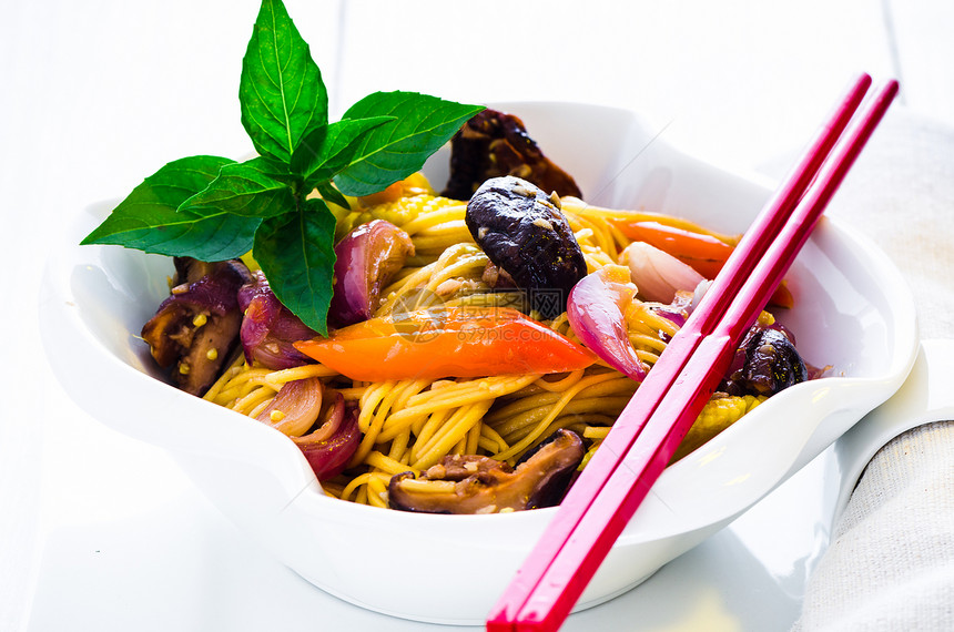 中国面面面条食物蔬菜大豆营养油炸情调异国胡椒午餐图片