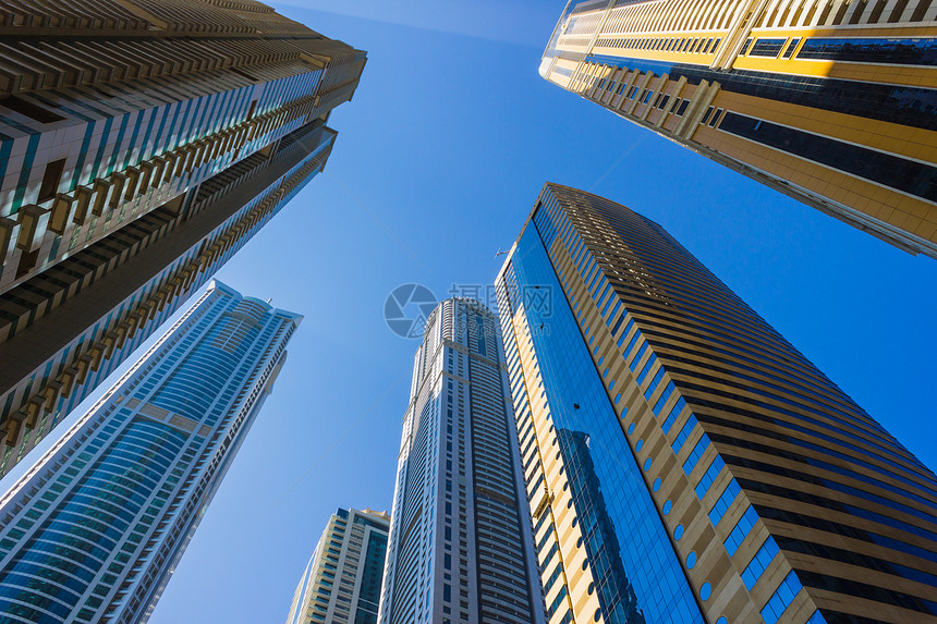 阿联酋迪拜高楼建筑和街道金融天空假期玻璃城市财富灯光酒店建筑学商业图片