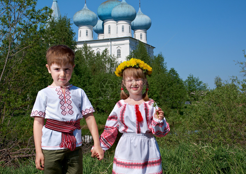 俄国小男女儿童童年男生天堂石头天炉阳光明信片天空孩子文化图片