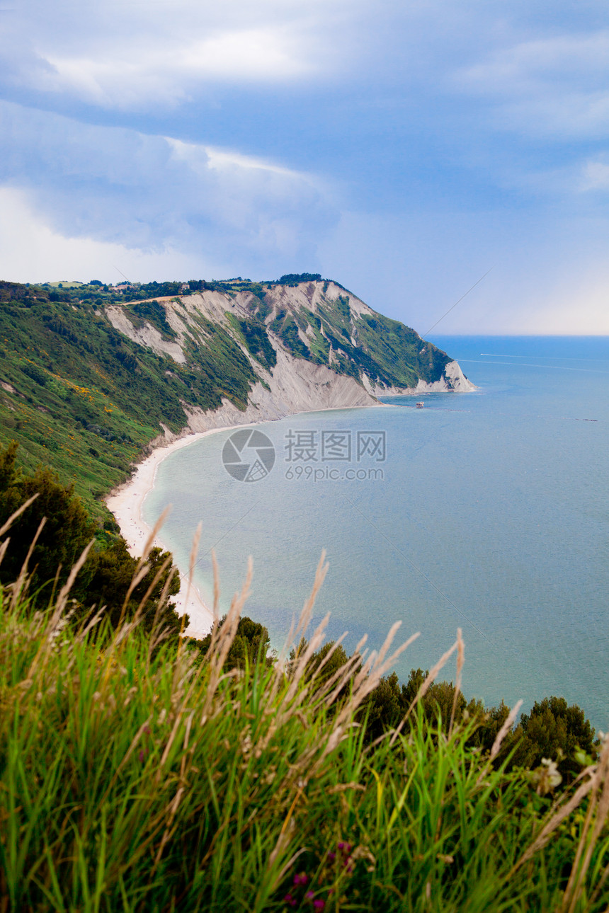 自然公园 意大利马赛浅滩岩石国家青色波浪天空绿色蓝色石灰石公园图片