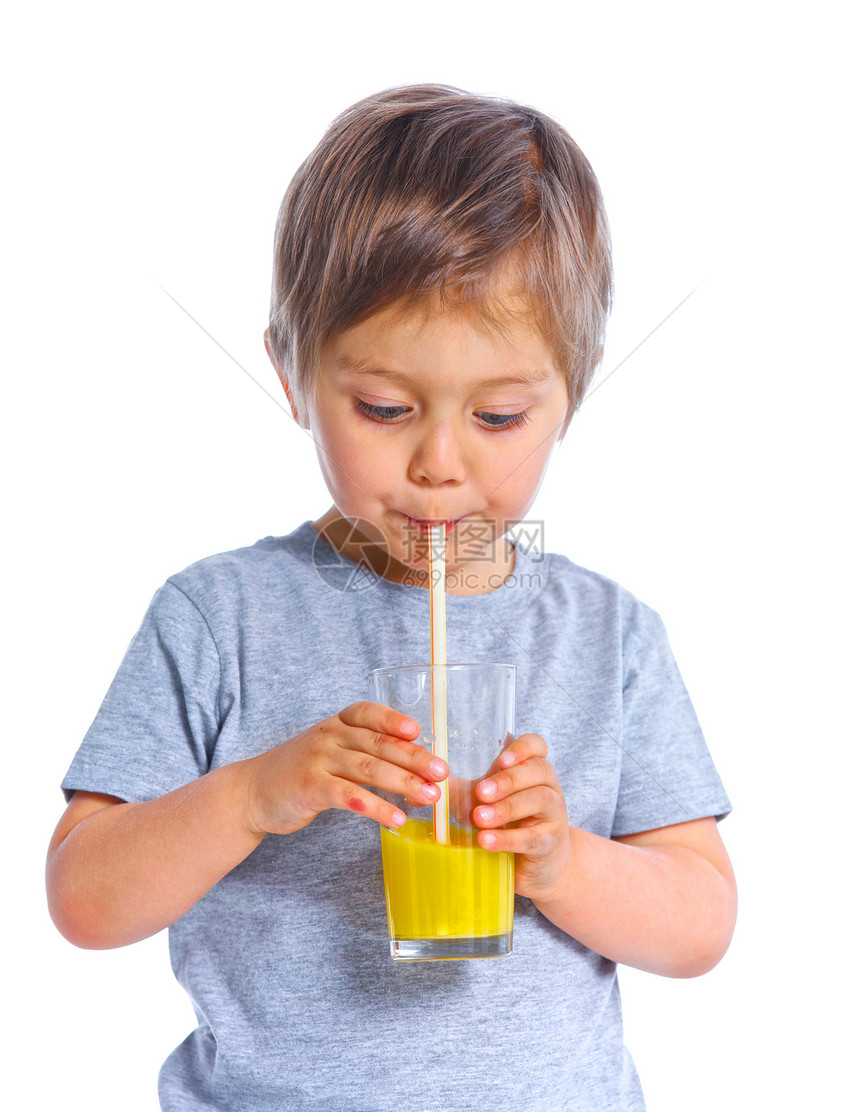 小男孩 喝橙汁童年头发果汁食物营养稻草男生橙子幸福孩子图片
