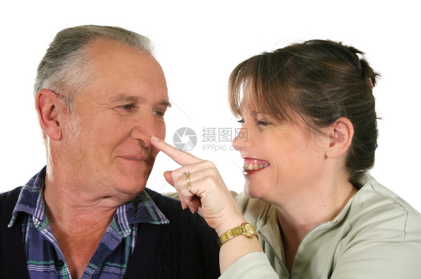 父亲和女儿温暖钦佩中年妇女家庭微笑老年夫妻鼻子压痛图片