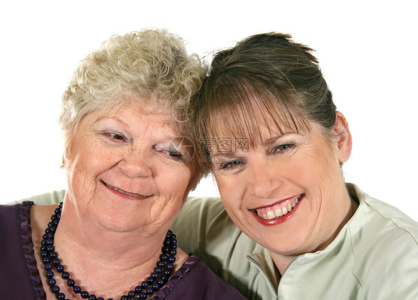 年老母亲和女儿钦佩家庭快乐温暖奉献欣赏中年爱慕精神感情图片