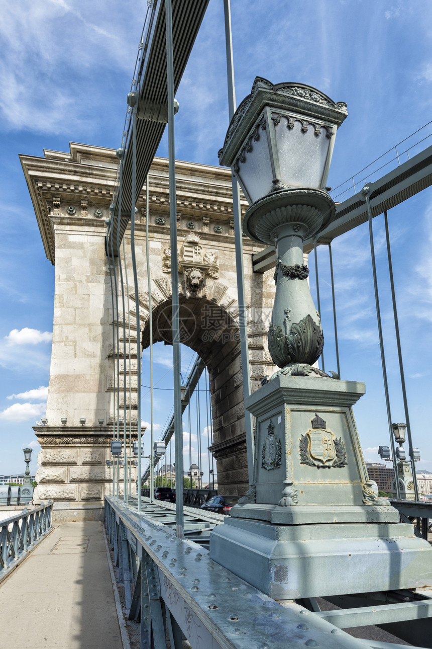 布达佩斯连链桥日视图城市绳索反射地标景观灯笼石头黄色图片