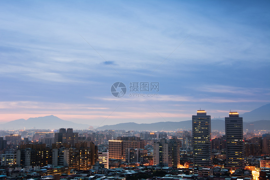 现代城市之夜大厦天空商业摩天大楼景观地标首都市中心建筑城市图片