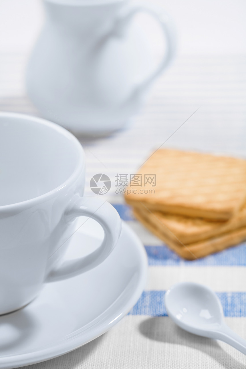 早饭飞碟牛奶饮食早餐咖啡店桌子饮料食物唤醒织物图片