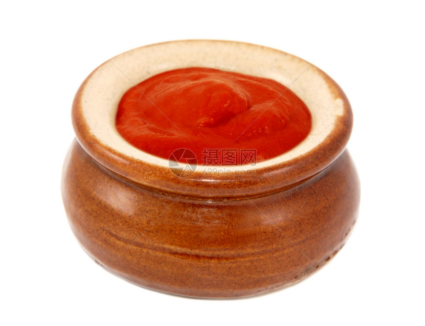 番茄酱在一个小陶瓷锅里图片
