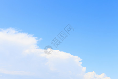 蓝色天空中的白云天气白色生态孤独环境坡度自由背景图片
