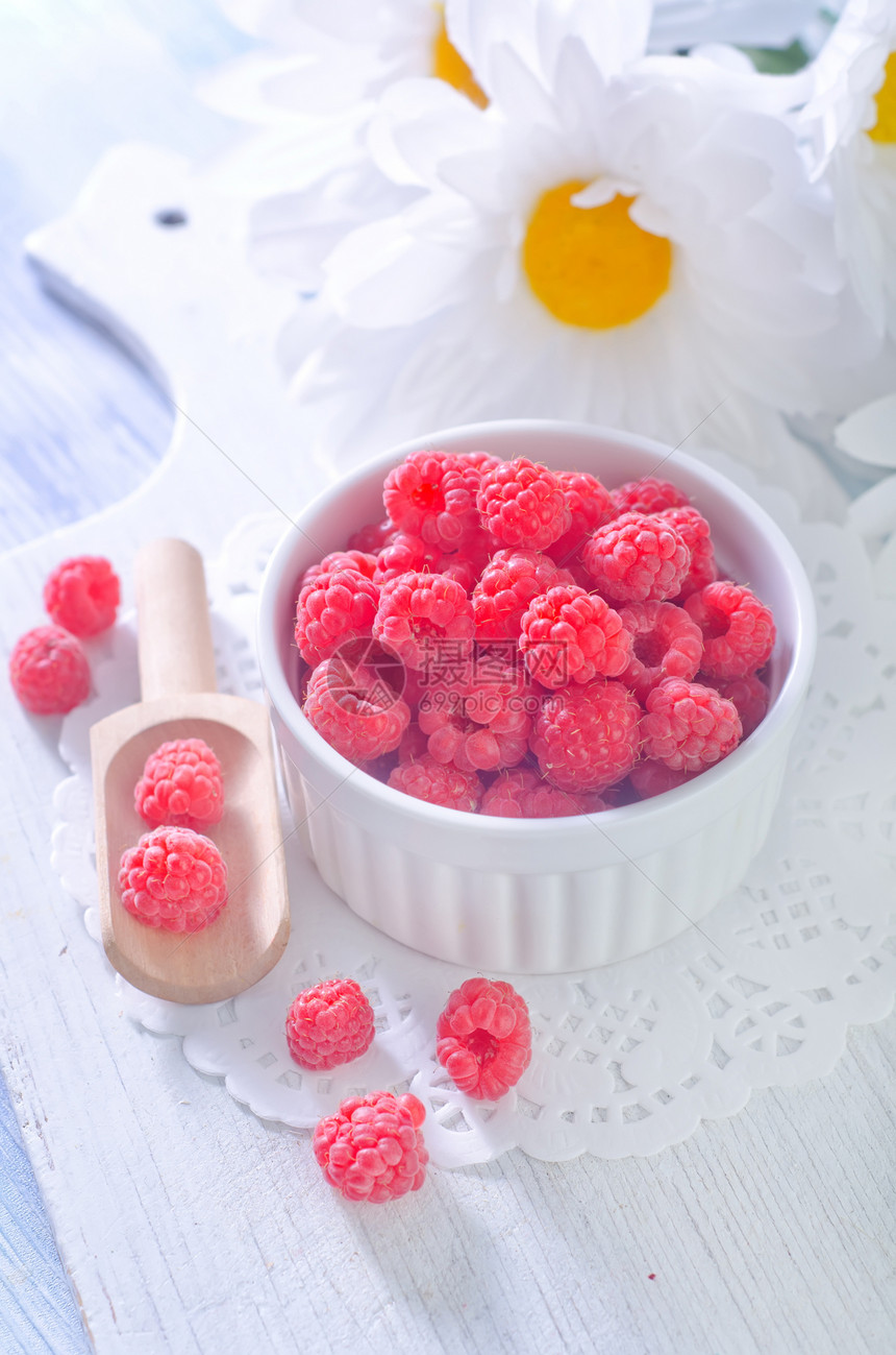 树莓草莓果味小吃覆盆子木头桌子饮食矿物团体明胶营养图片