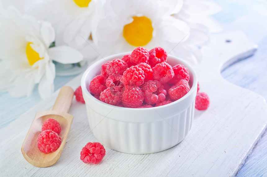 树莓草莓食物覆盆子饮食浆果水果木头盘子桌子小吃明胶图片