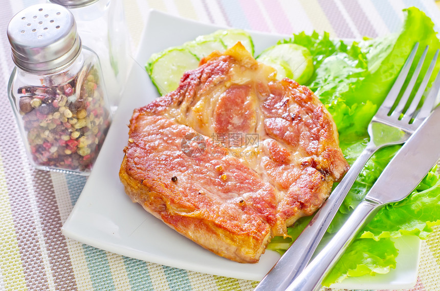 牛排黄瓜牛肉鱼片盘子沙拉香料餐桌牛扒草药猪肉图片