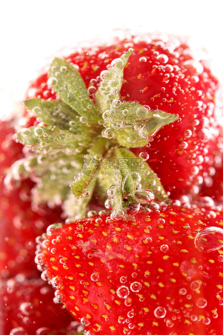 草莓和泡沫图片