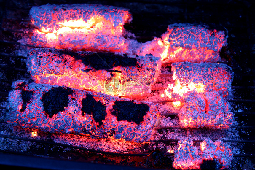 木制砖头的发光喷雾器图片