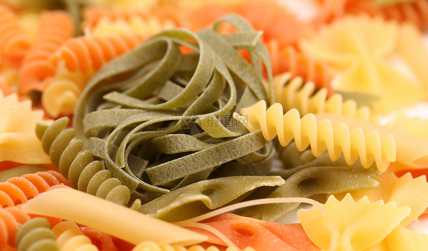 和不同的意大利面条 请见此派对食物营养品橙子绿色黄色饺子螺旋三色图片