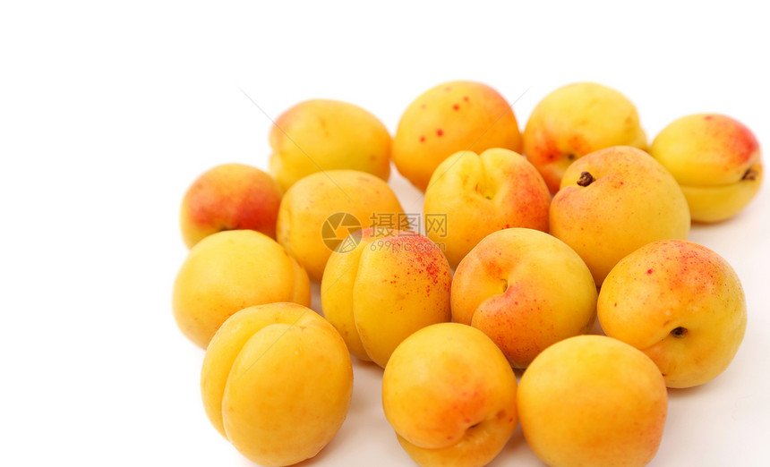 很多新鲜的杏仁 孤立维生素果味甜点食物营养水果果汁美食图片