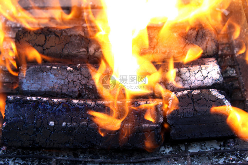 BBQ 的木制圆木砖棕色碎片燃料颗粒状材料木材烧烤颗粒剂防火火焰图片