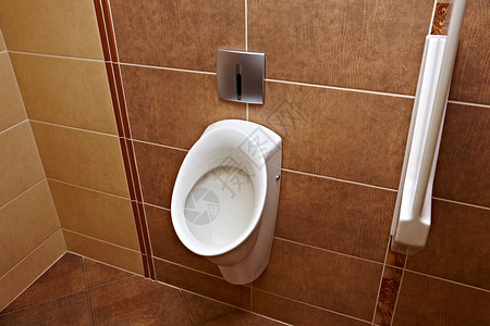 厕所男士浴室托盘男人瓷砖民众卫生公用事业小便池白色白色的高清图片素材
