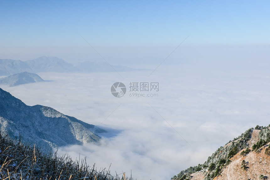 山武功日出场景晴天白色太阳山脉旅行远足风景图片