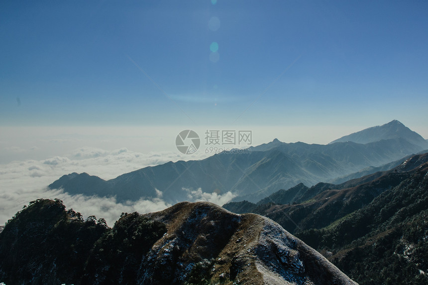 山远足山脉晴天太阳白色武功场景旅行风景日出图片