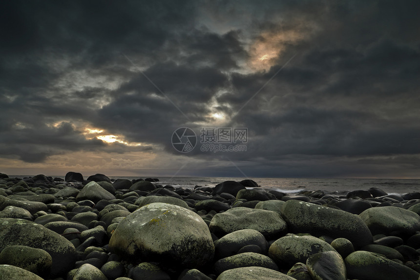 欧布雷斯塔日落景观海岸岩石海洋暴风雨天气图片