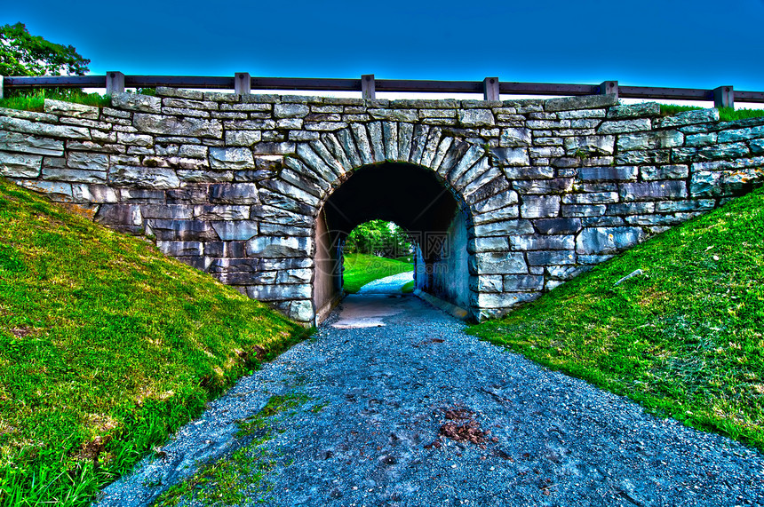 旧桥隧道图片