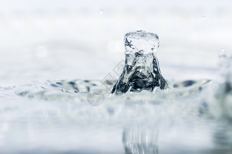 水喷水自然水滴海浪反射背景图片